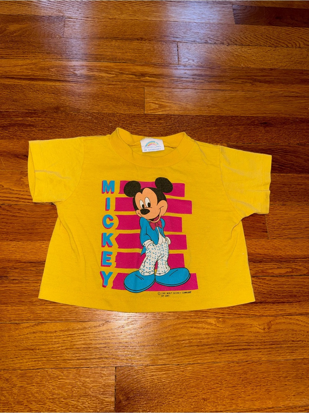 Vintage 80s Mickey Mouse Looking Fly T-shirt, Kids Disney 90s (Youth Size 4)